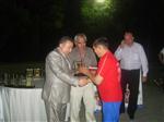 TURNUVAYA KATILAN Y�NET�C�LER�NE SICAK YUVA VAKFI ONUR PLAKET� VER�RKEN