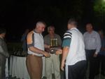 TURNUVAYA KATILAN Y�NET�C�LER�NE SICAK YUVA VAKFI ONUR PLAKET� VER�RKEN
