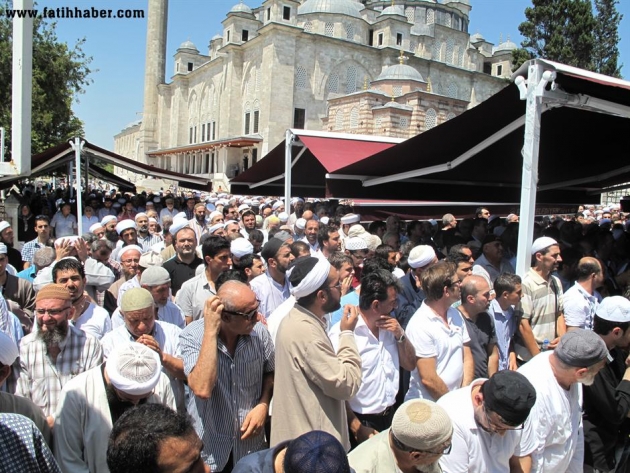 AHMET MAHMUT USTAOSMANOĞLU VEFAT ETTİ Fatih�ten haberiniz Olsun AHMET MAHMUT USTAOSMANOĞLU VEFAT ETTİ Fatih�ten haberiniz Olsun