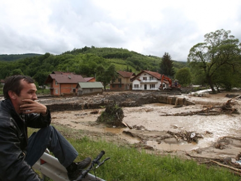 Bosna ve sırbistan'da sel felaketi, alanın dörtte biri sular altında