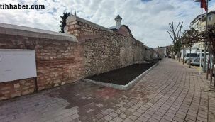 Sümbülefendi camii önündeki kaçaklar yıkıldı 