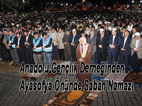 Ayasofya camii meydanında sabah namazı