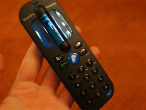 Tek bir şarjla 2027'ye kadar çalışan telefon üretildi 