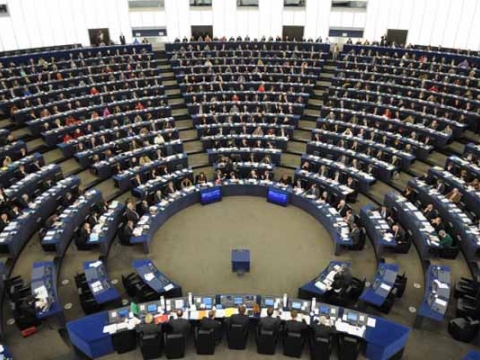 Avrupa parlementosunun twitter nedeniyle İnternet erişimini konuştu