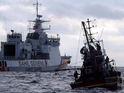 Ekipler Ege Denizi'nde 200 göçmeni kurtardı