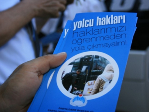 Zabıta yolculara Karayolu yönetmeliği dağıttı