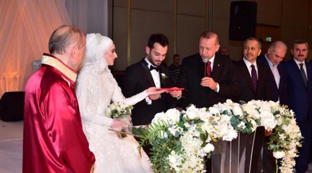 Başkan Suver Kızı B.Betül'ün nikahını kıydı