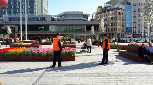 Lale festivalinde Saksıda teşhir dönemi