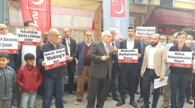 Saadet Partisi Fatih İlçe Başkanlığı Balat mahallesinde basın açıklaması yaptı.