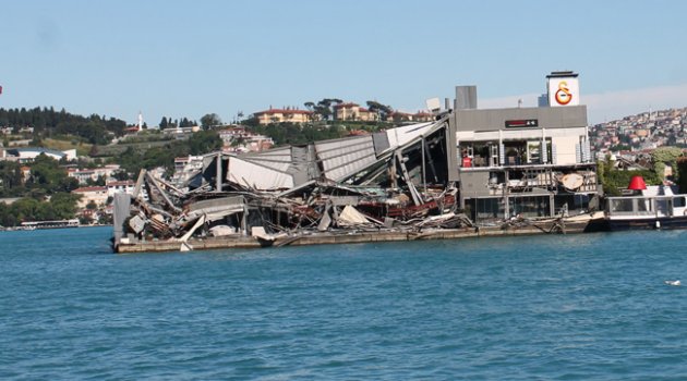 Yıkılan kaçak yapıların enkazı kaldırılmadı